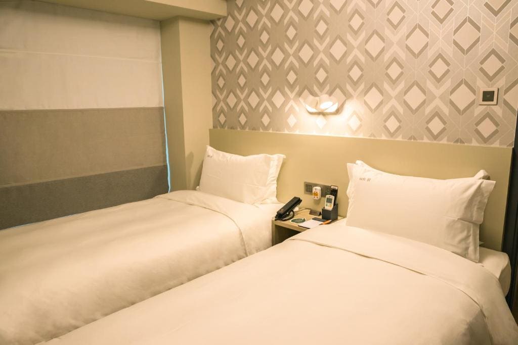 Deluxe Family Room room - Image 1