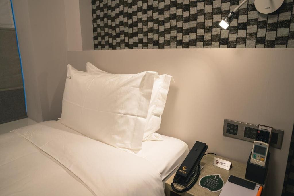 Superior Single Room room - Image 3