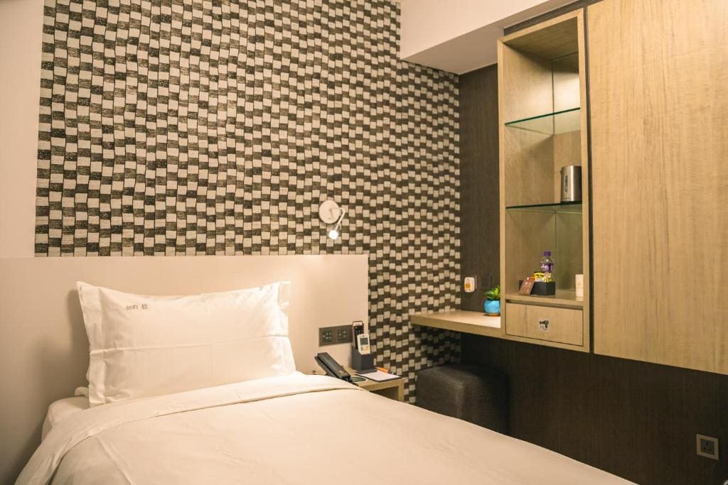 Superior Single Room room - Image 2