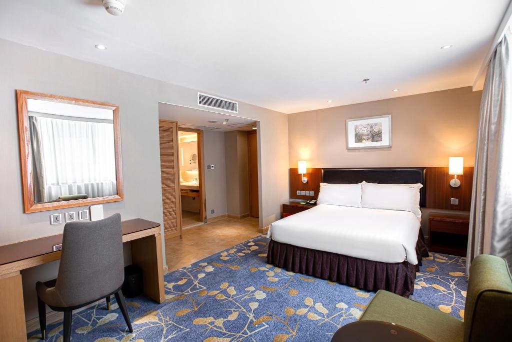 Standard King Room - Accessible room - Image 1