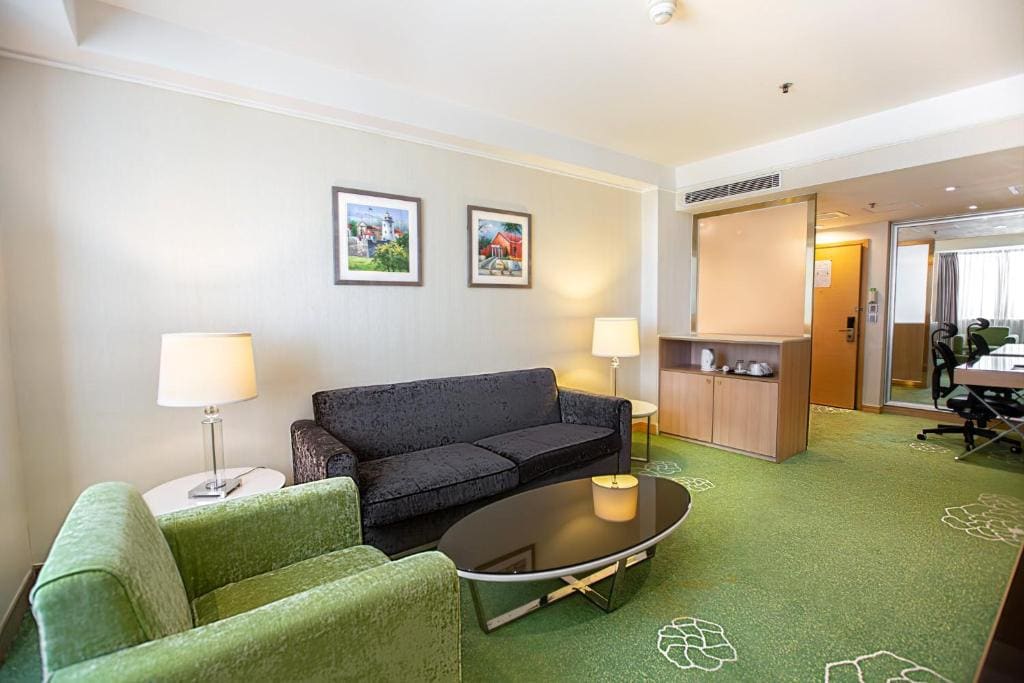 One-Bedroom Twin Suite - Top Floor room - Image 1