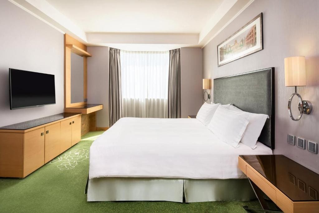 One-Bedroom King Suite - High/Top Floor room - Image 1