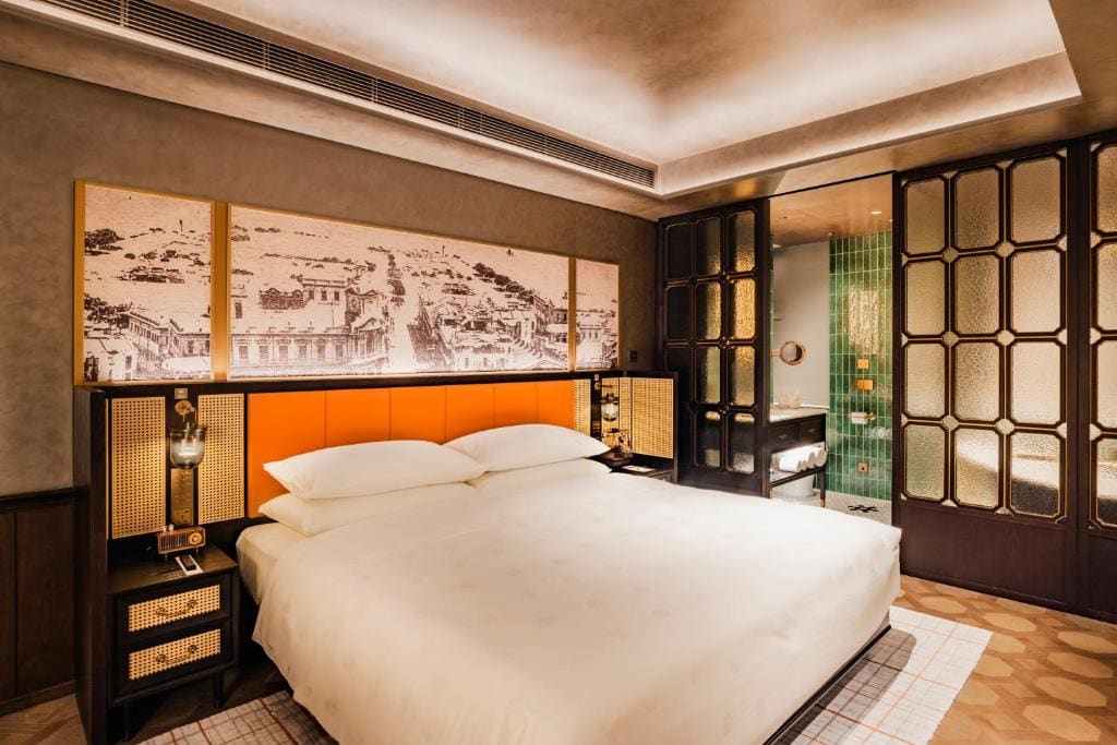 Deluxe Double Room with Balcony room - Image 2
