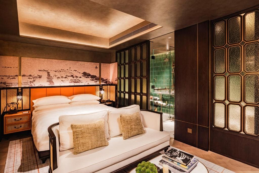 Queen Room with Balcony room - Image 1