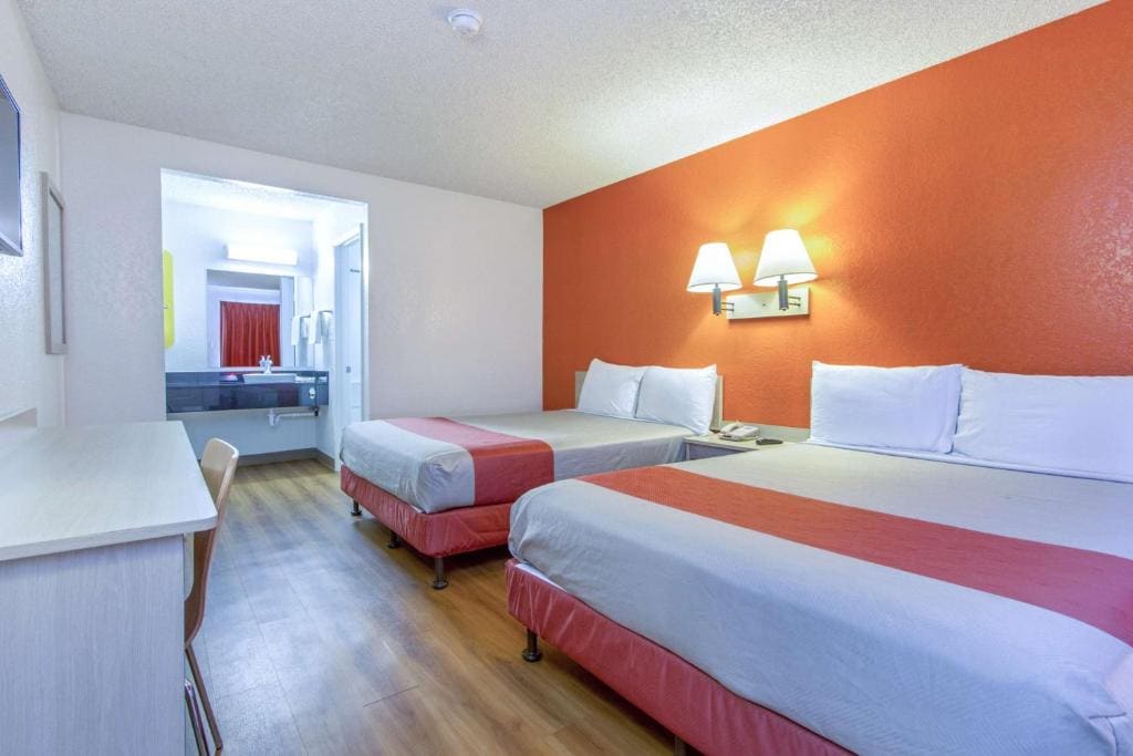 Queen Room with Two Queen Beds - Disability Access room - Image 2