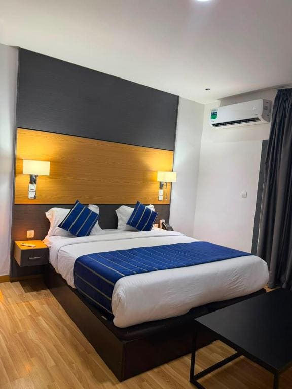 Deluxe Double Room with Balcony room - Image 2