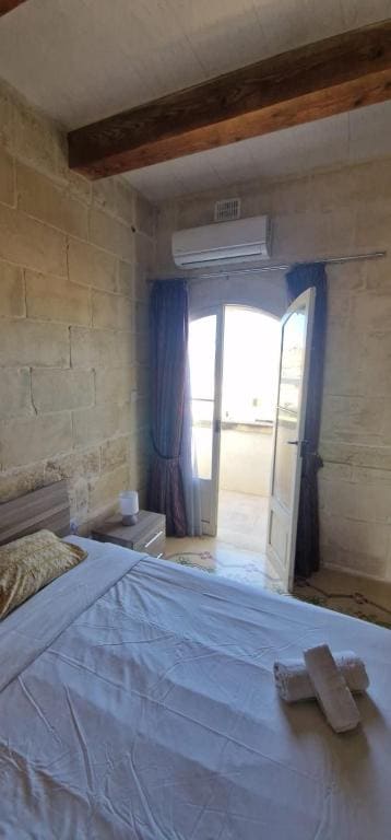 Double Room with Private External Bathroom room - Image 1