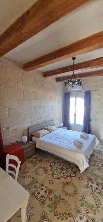 Double Room with Private External Bathroom room - Image 3
