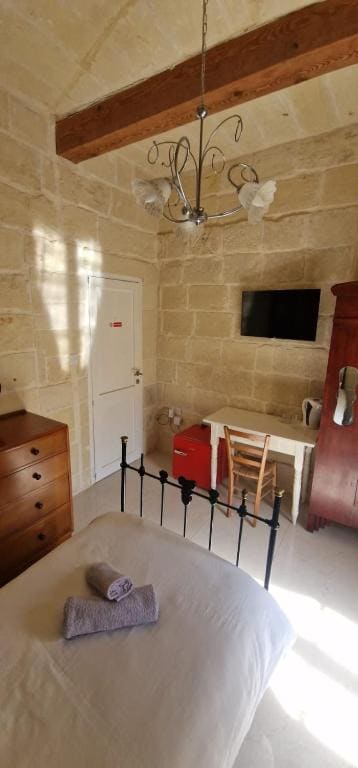 Single Room with Private Bathroom room - Image 1