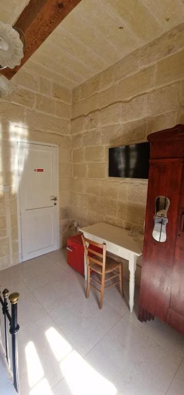 Single Room with Private Bathroom room - Image 3
