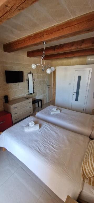 Twin Room with Private Bathroom room - Image 1