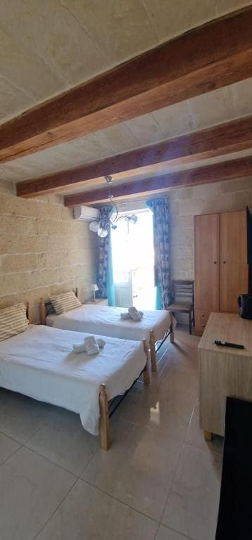 Twin Room with Private Bathroom room - Image 2