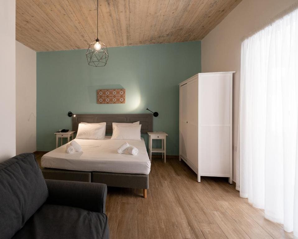 Superior Double or Twin Room room - Image 2