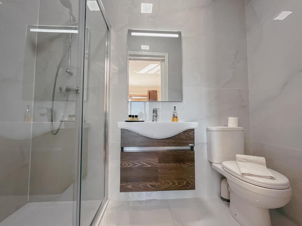 Deluxe Double Room with Balcony room - Image 3