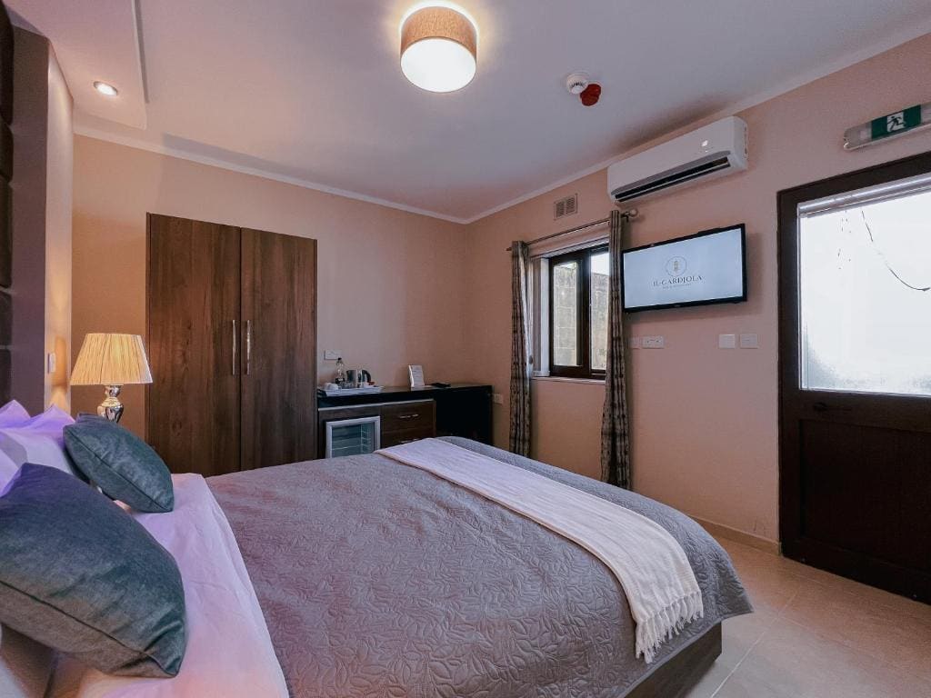 Double Room with Garden View room - Image 2
