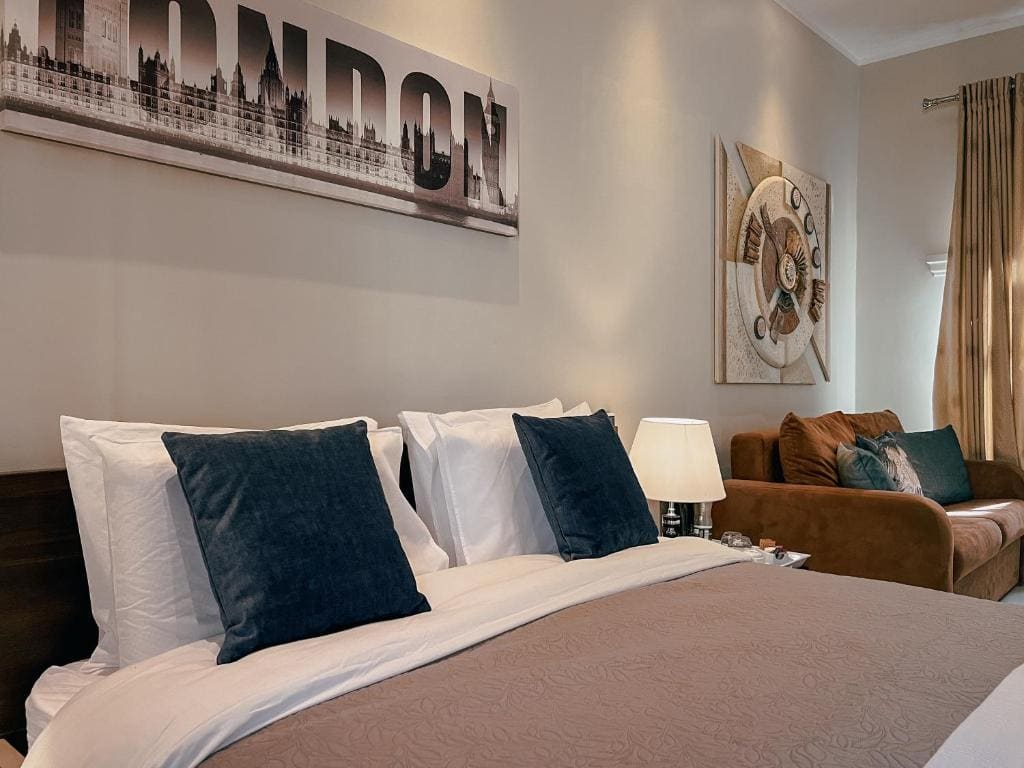 Superior Triple Room room - Image 3