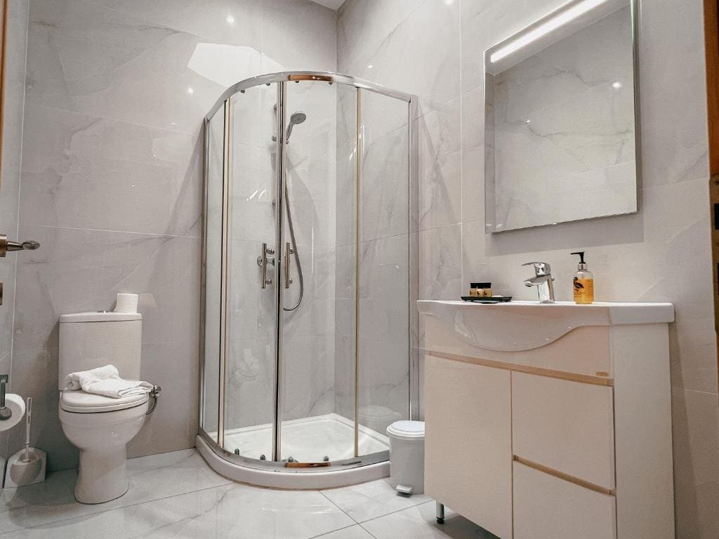 Superior Triple Room room - Image 1