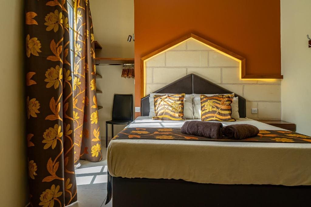 Double Room with Balcony room - Image 1