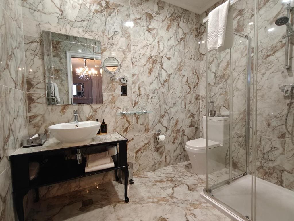 Junior Suite with Balcony room - Image 2