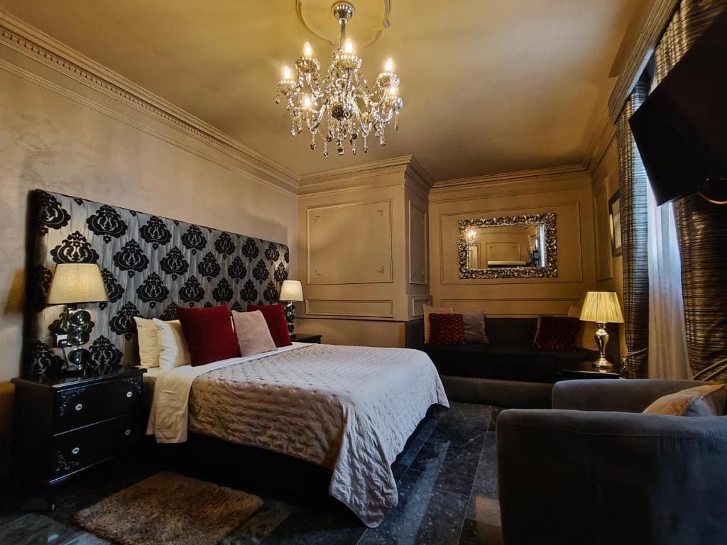 Junior Suite with Balcony room - Image 1