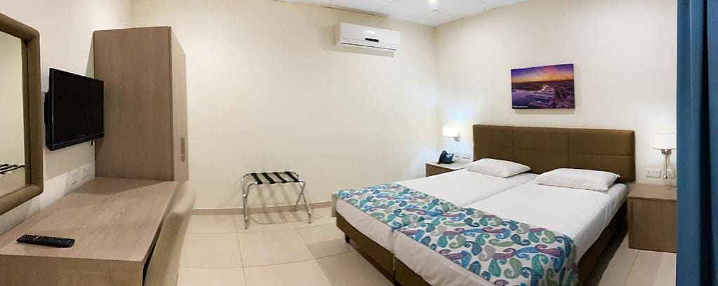 Superior Twin Room room - Image 2