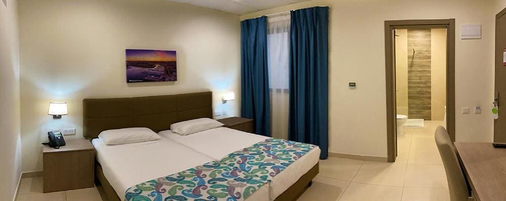 Superior Twin Room room - Image 3