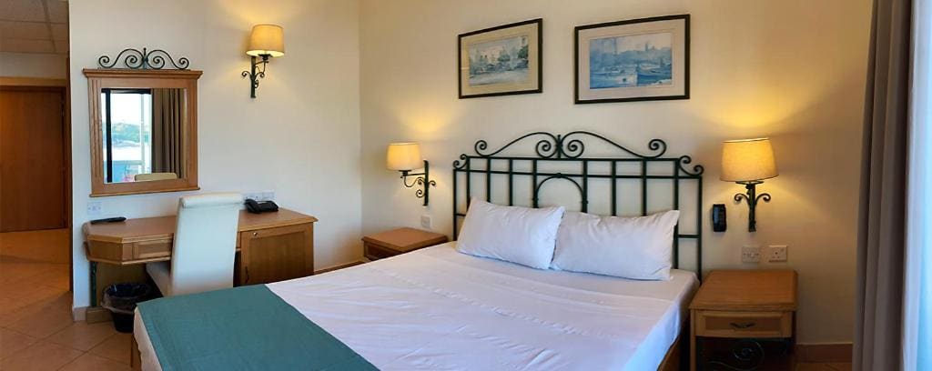 Double Room with Sea View room - Image 1
