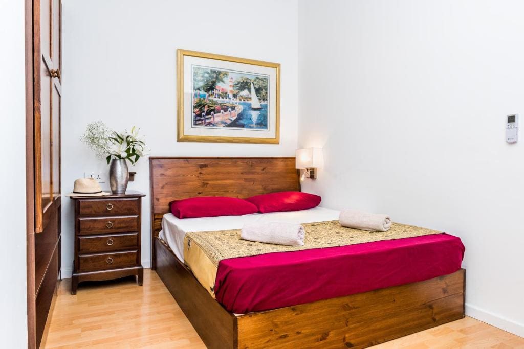 Double Room with Shared Bathroom room - Image 1