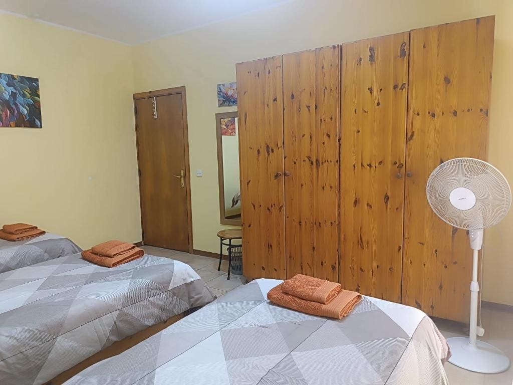 Triple Room with Shared Bathroom room - Image 1