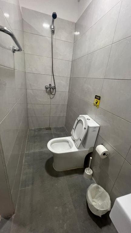 Single Room with Private Bathroom room - Image 1
