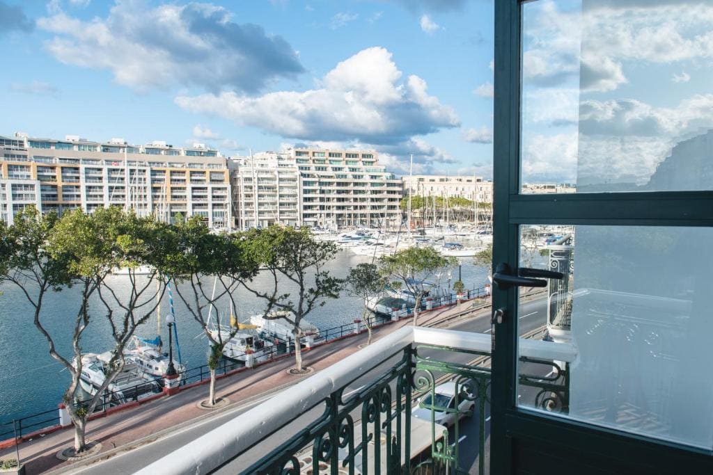 Deluxe Double Room with Balcony and Sea View room - Image 1