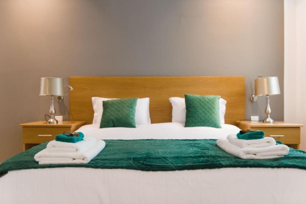 Double Room with Balcony room - Image 3