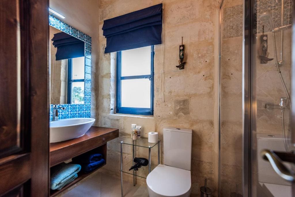 Queen Room with Pool View room - Image 1