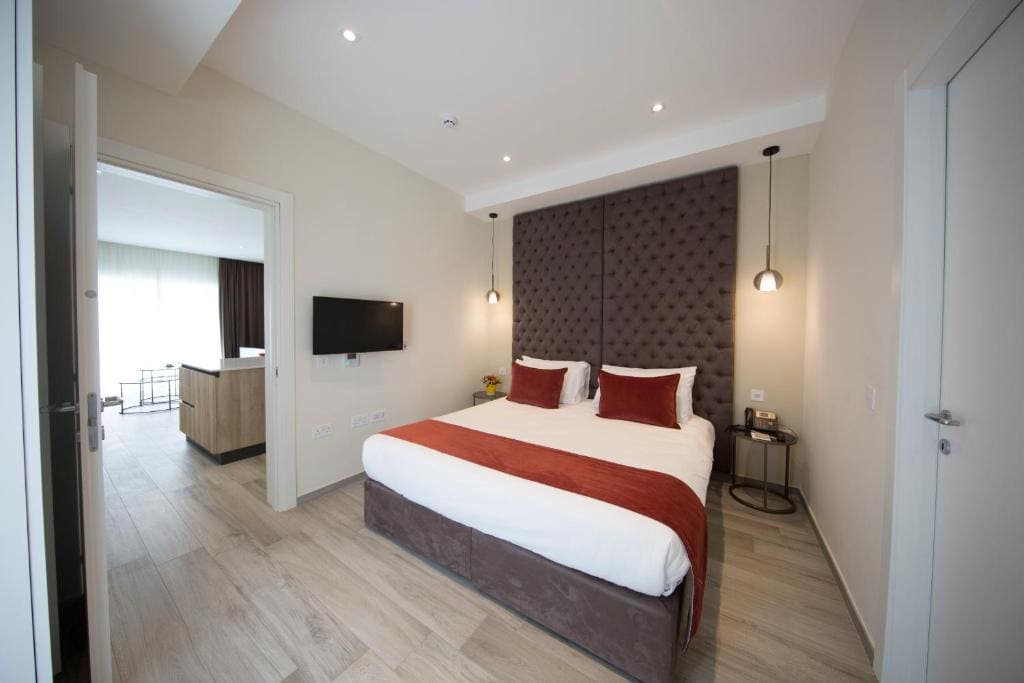 Corner Suite room - Image 1