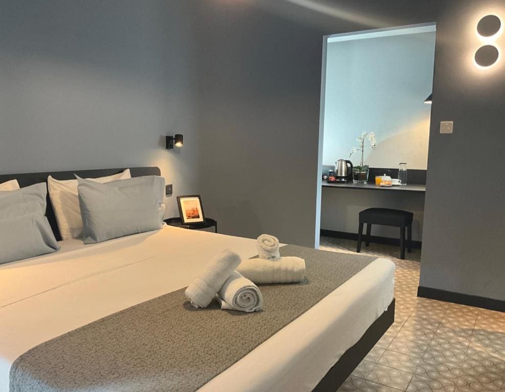 Deluxe Double or Twin Room room - Image 2