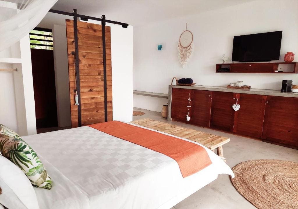 Queen Room with Pool View room - Image 2