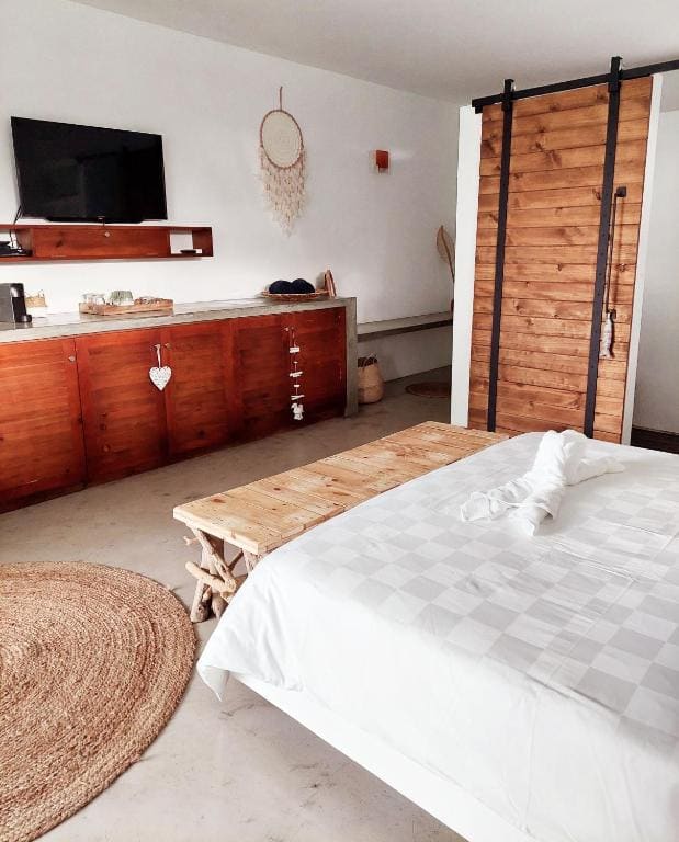 Triple Room with Pool View room - Image 3