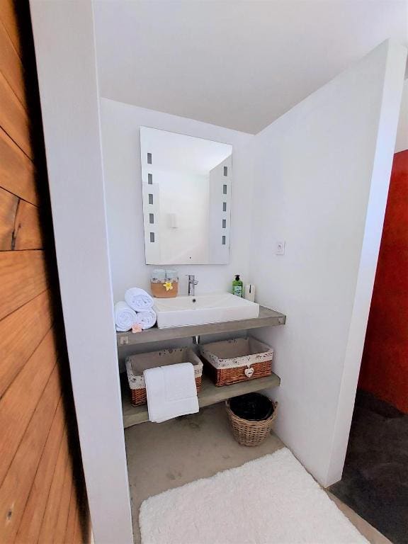 Triple Room with Pool View room - Image 1