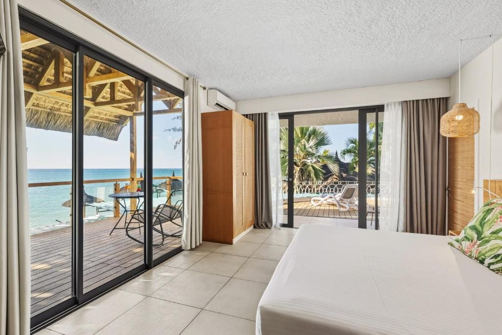 Deluxe Suite with Spa Bath room - Image 1