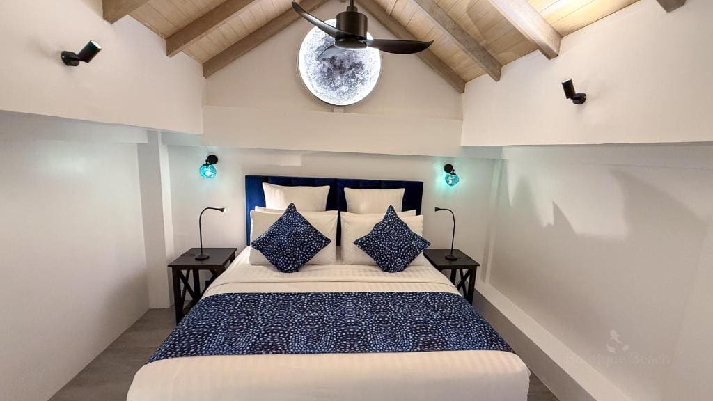 Suite Mezzanine Room on all inclusive with Two dives per day room - Image 3