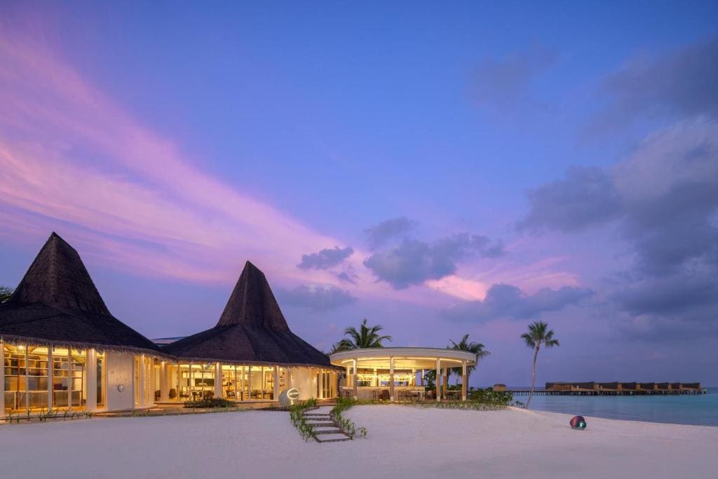 Overwater Villa with Jacuzzi Hollywood Twin room - Image 1