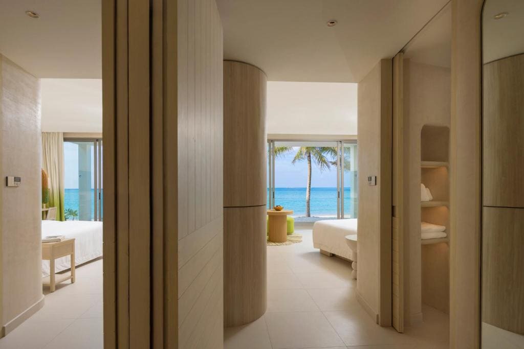 Mirage Beachfront Room with Jacuzzi King room - Image 1