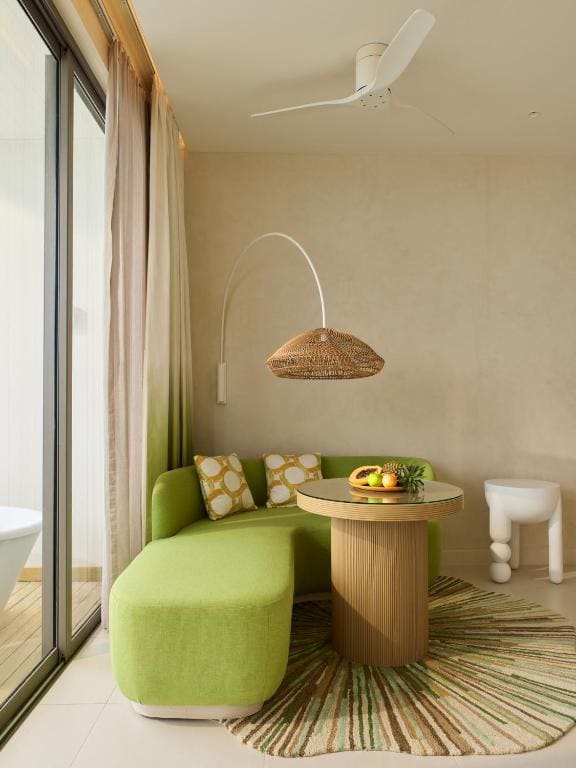 Mirage Beachfront Room with Jacuzzi King room - Image 3