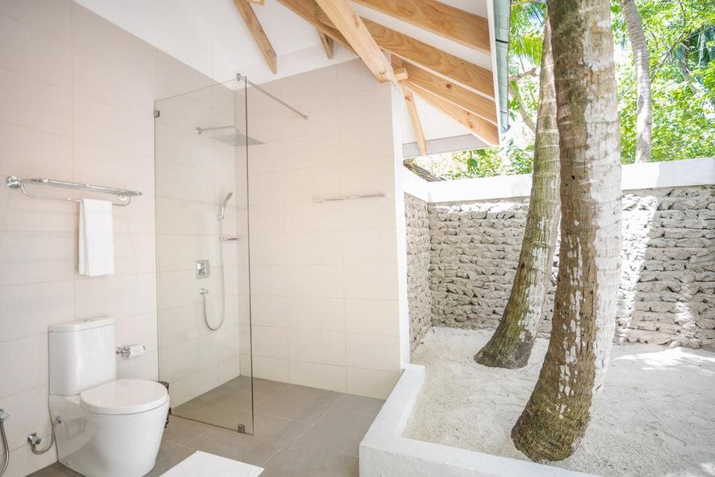 Beach Bungalow - FREE return speedboat transfers for stays of 7+ nights, or 50% off speedboat transfers for stays less than 7 nights (max 2 guests). Book: 24 Feb–31 Oct 2026 | Stay: 1 Apr–31 Oct 2027 room - Image 3
