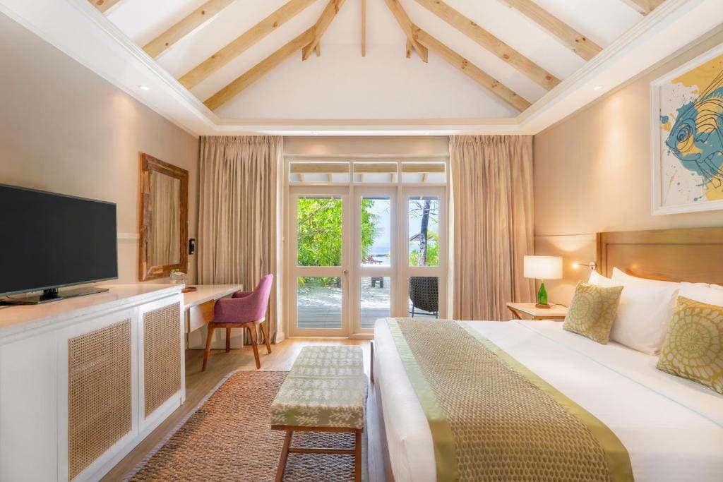 Beach Bungalow - FREE return speedboat transfers for stays of 7+ nights, or 50% off speedboat transfers for stays less than 7 nights (max 2 guests). Book: 24 Feb–31 Oct 2026 | Stay: 1 Apr–31 Oct 2027 room - Image 2