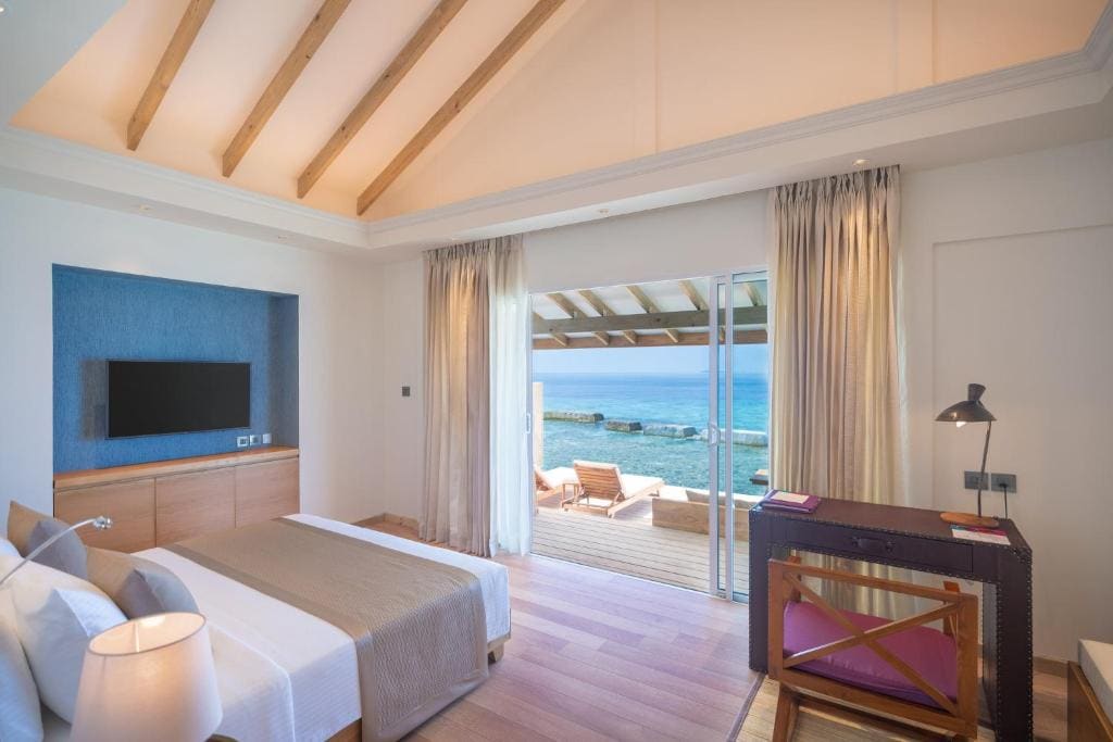 Water Bungalow - FREE return speedboat transfers for stays of 7+ nights, or 50% off speedboat transfers for stays less than 7 nights (max 2 guests). Book: 24 Feb–31 Oct 2026 | Stay: 1 Apr–31 Oct 2027 room - Image 3