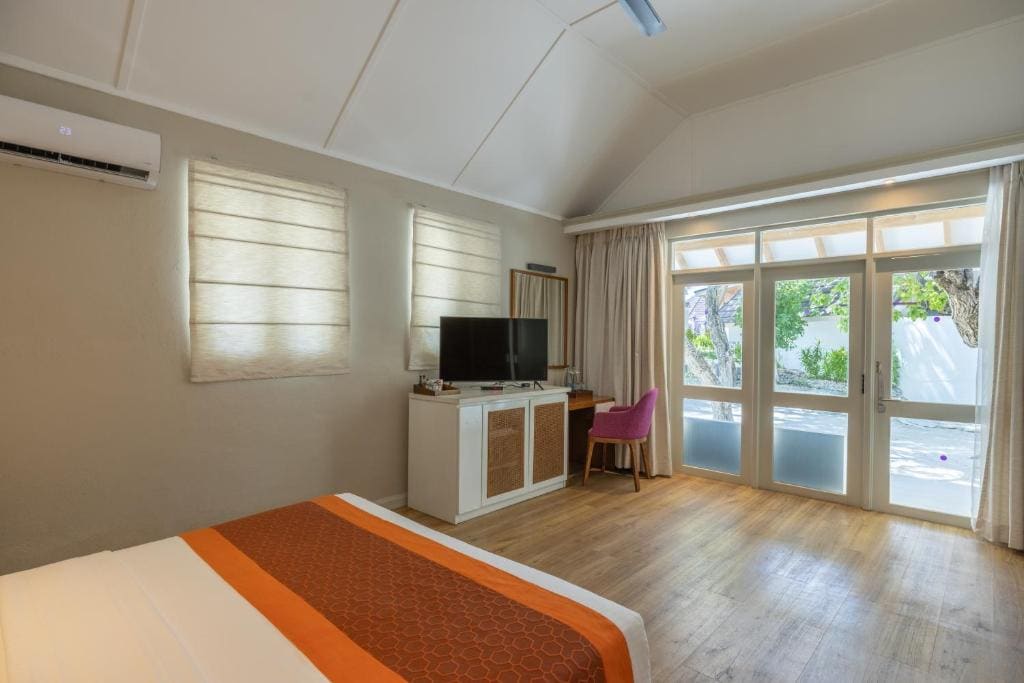 Standard Room with Garden View - FREE return speedboat transfers for stays of 7+ nights, or 50% off speedboat transfers for stays less than 7 nights (max 2 guests) Book: 24 Feb–31 Oct 2026 | Stay: 1 Apr–31 Oct 2027 room - Image 3