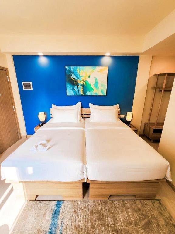 Deluxe with Balcony room - Image 3
