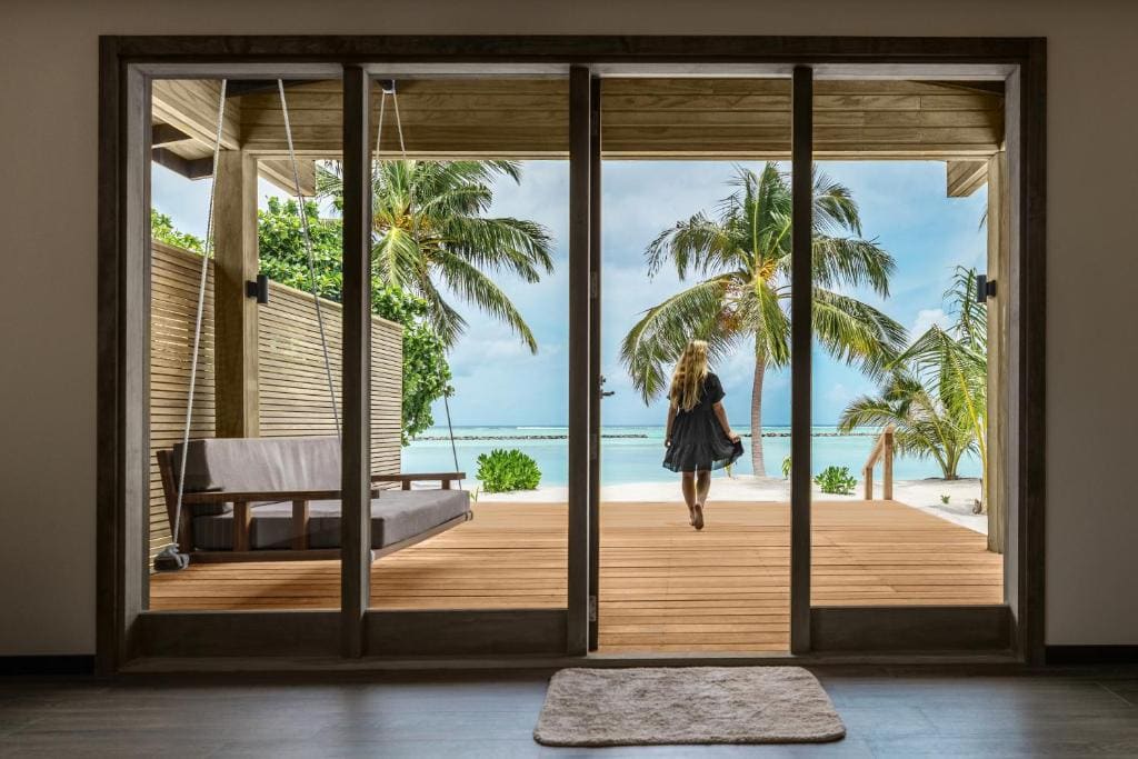 Romantic Beach Villa room - Image 3