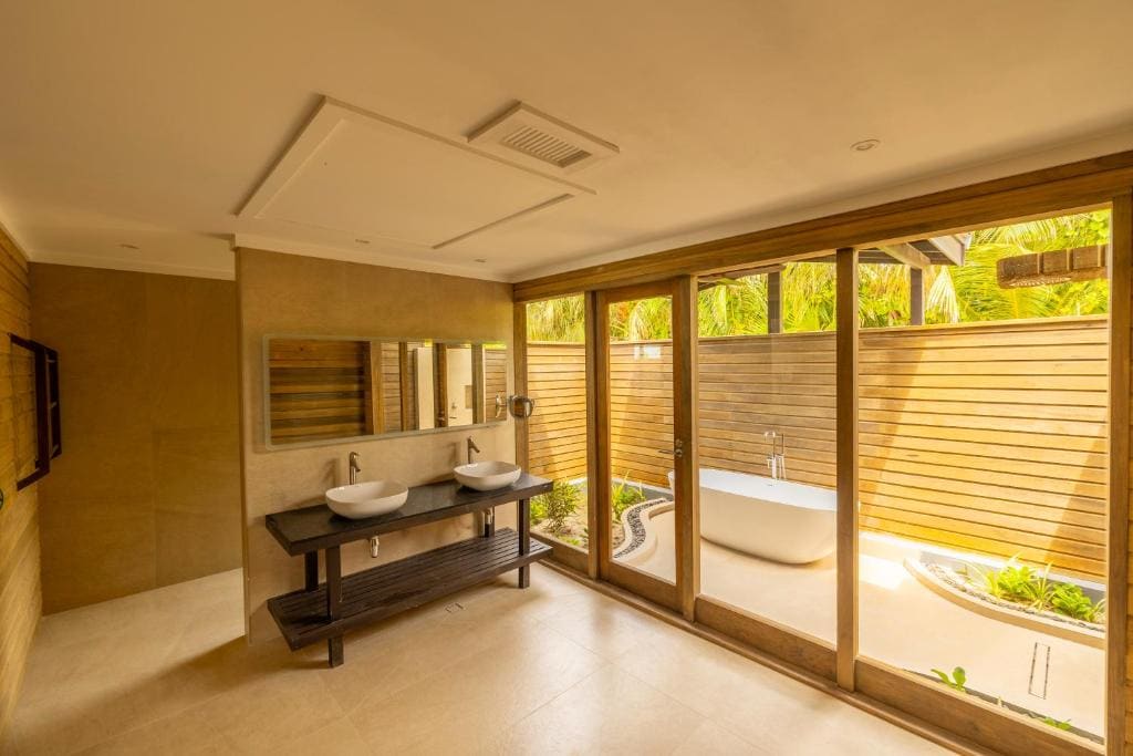 Romantic Beach Villa room - Image 1